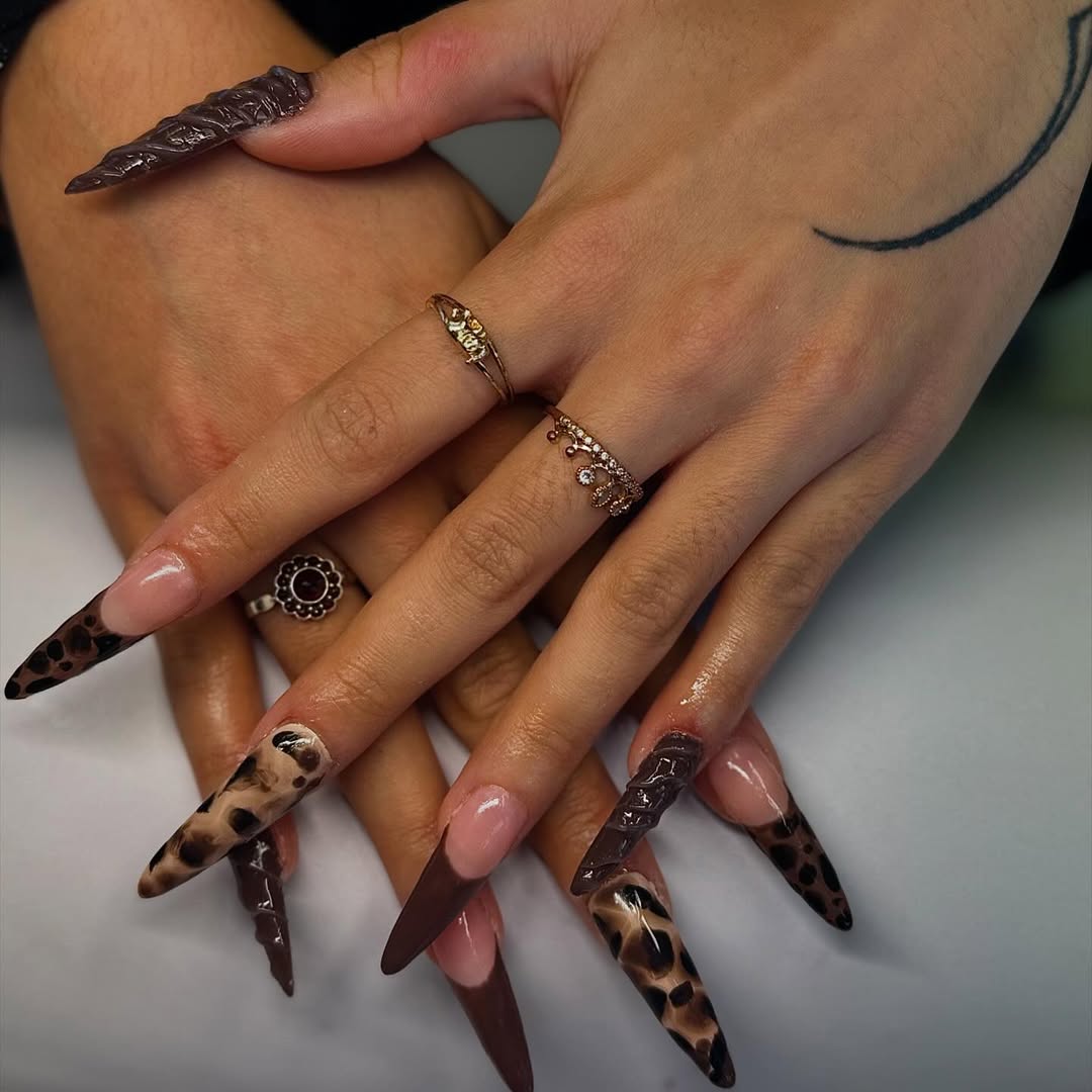 Nail art stiletto léopard par Eva — Beauty Studio Lutry