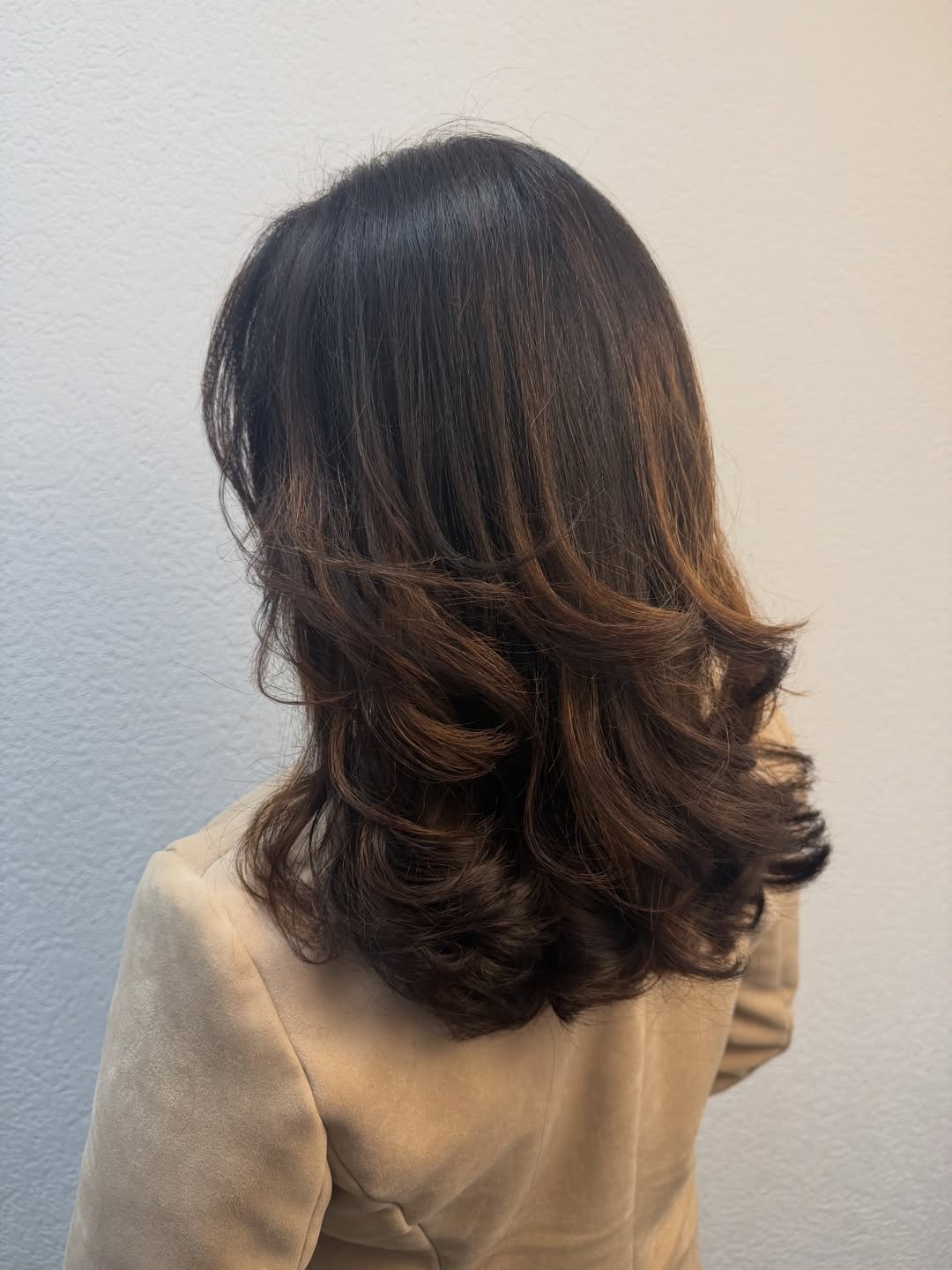 Brushing et coupe dégradée réalisés par Shana — Beauty Studio Lutry